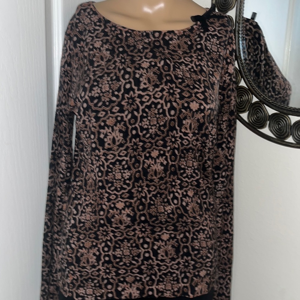 Harold’s, purple and black patterned long sleeve top, size medium.